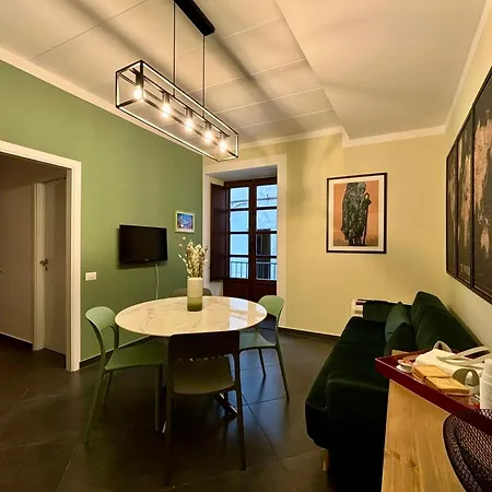 Apartment La Residenza Dell' Alloro *